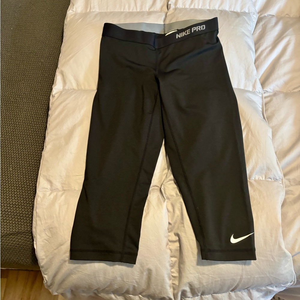 NWOT Nike Women’s Black Leggings with White Logo